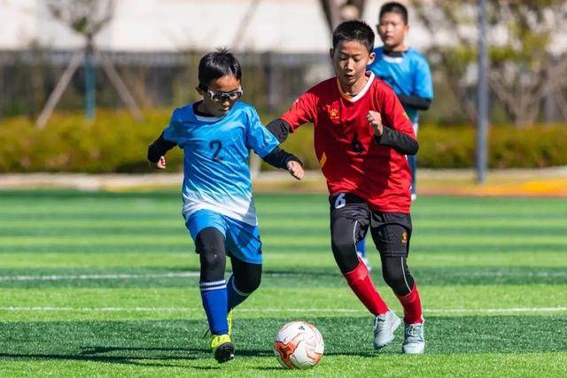 中国U18男篮在陕西首战轻松战胜澳大利亚对手